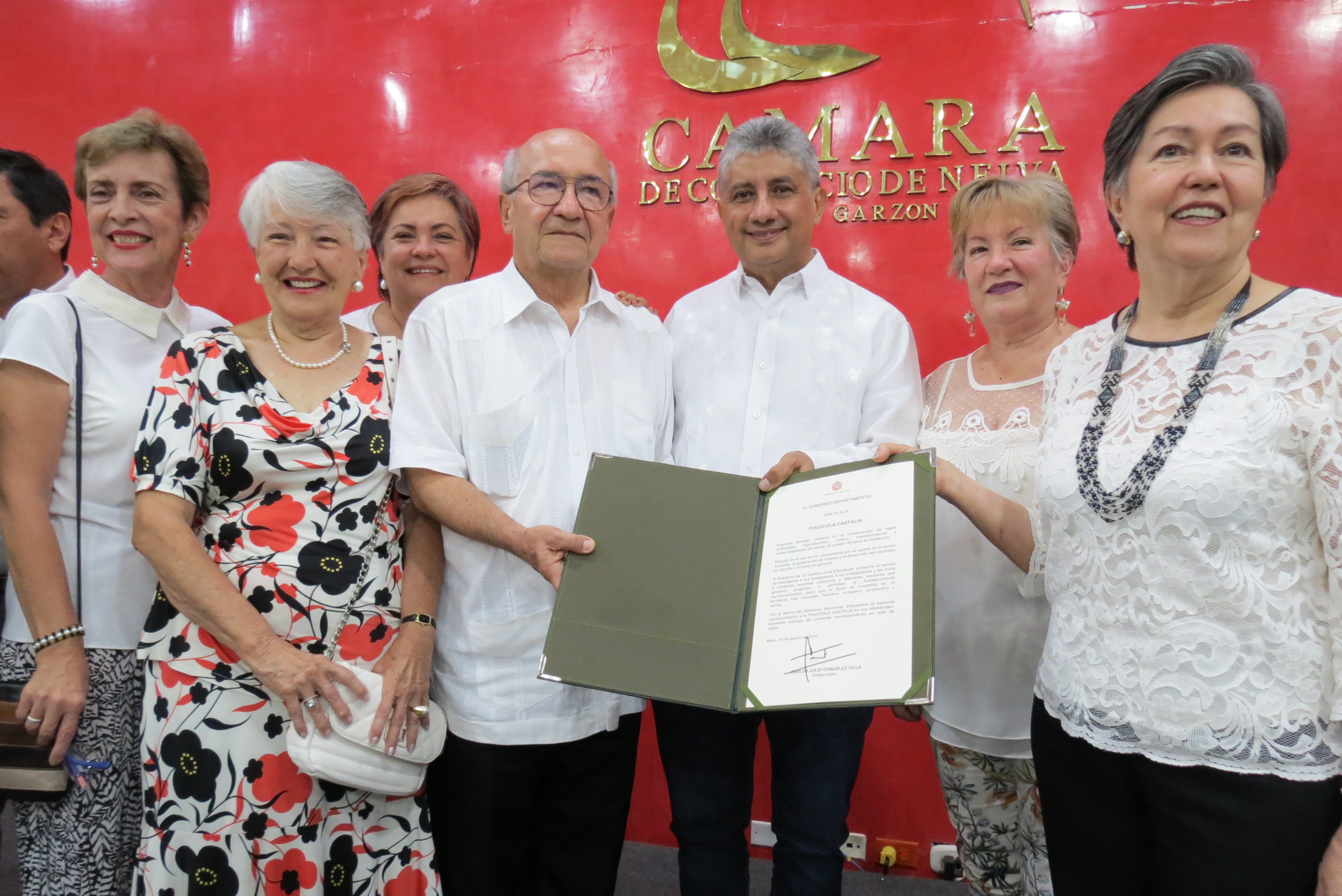 Luz María Navia de Ramírez, Cecilia Ramírez, Martha Ramírez, Pedro José Ramírez, Representante de Castalia; Luis Alfredo Ortega, Director Infihuila; Carmenza y Lucy Ramírez.